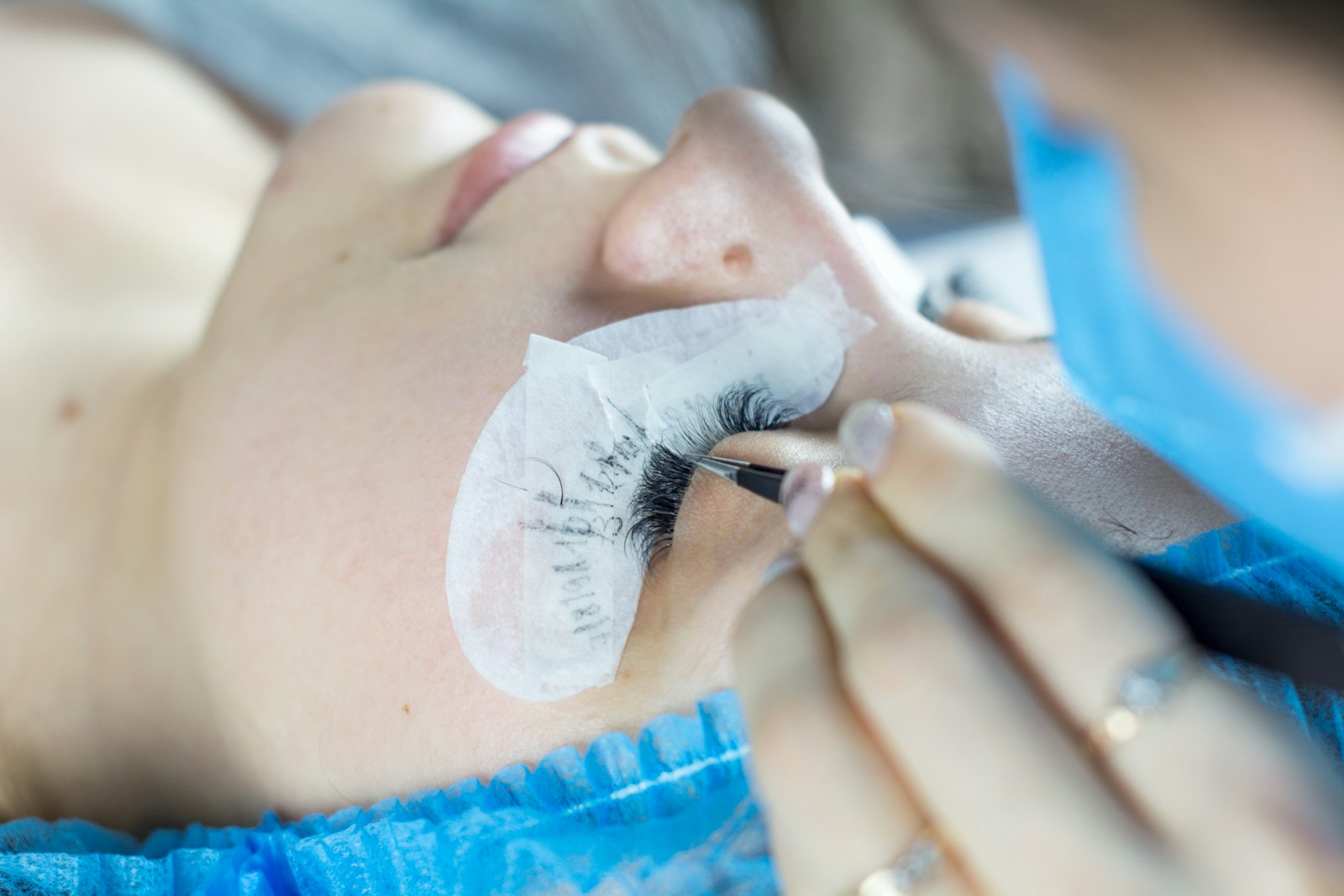 Eyelash Extensions with Eyelash Kit